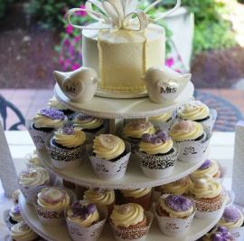 Pretty wedding cupcakes